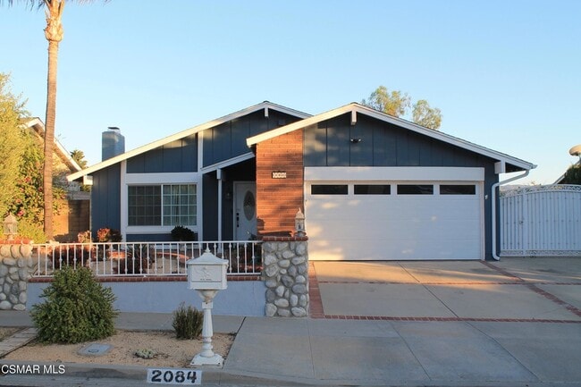 Building Photo - 2084 Latham St