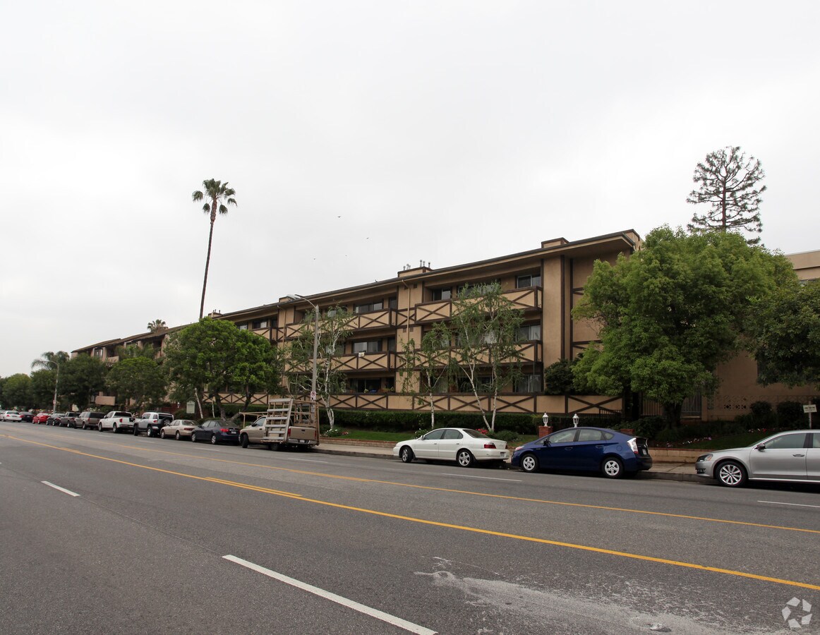 17020 Burbank Blvd - 17020 Burbank Blvd