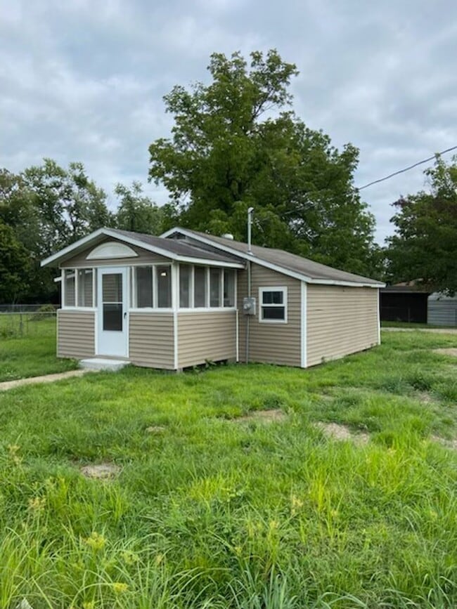Photo - 1 bedroom home for lease in Poplar Bluff