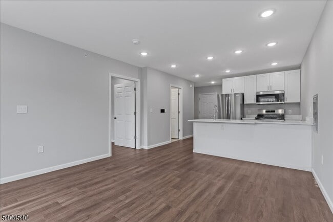 Building Photo - 224 Broad St Unit 203