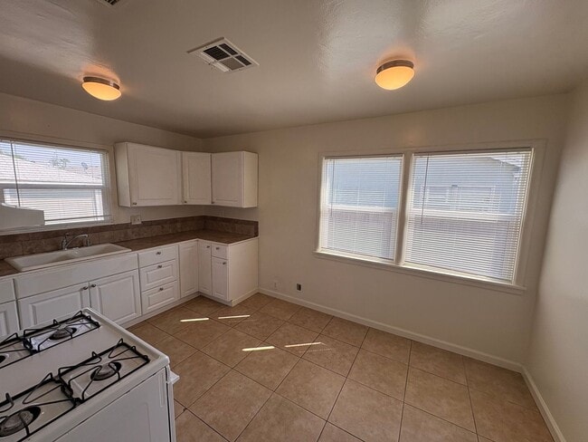 Photo - Cozy Home On Spacious Lot near Ballpark Rent Ready!