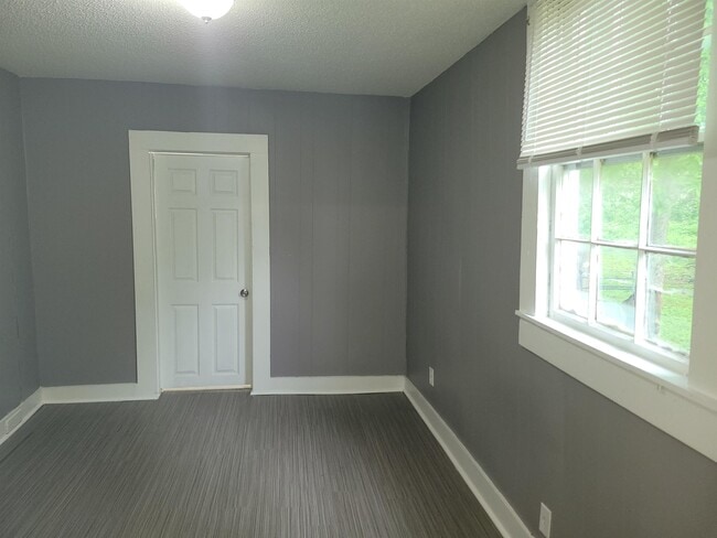 Photo - 330 E Trigg Ave