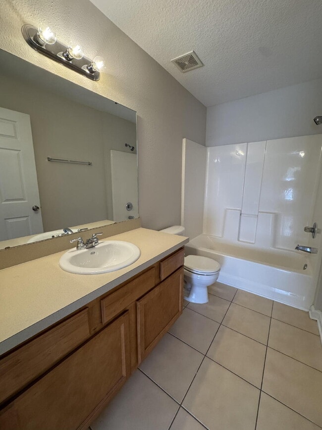 2 bedroom 2 bath condo with nature view.