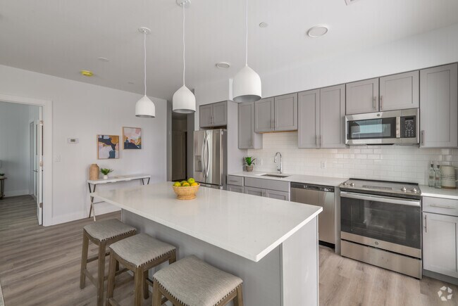2BR, 2BA - 937 SQ FT