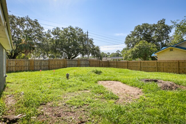 Photo - 260 Vernis Ave