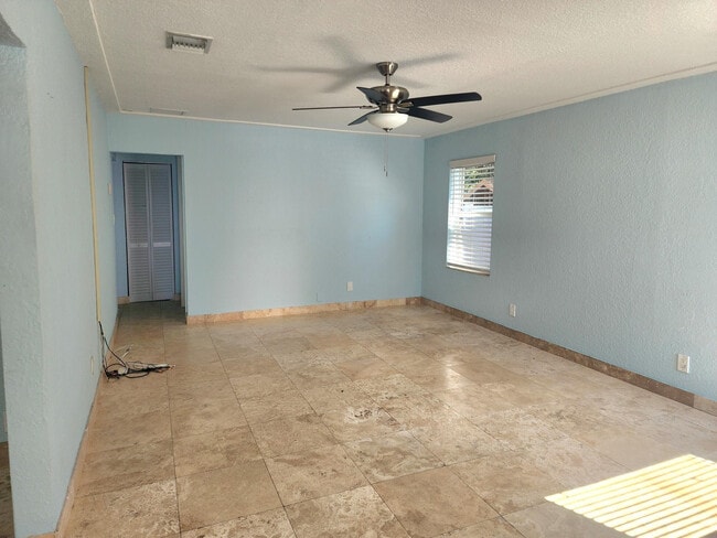 Photo - 413 SW 16th St