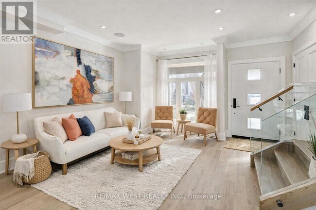 Photo - 94 Lake Crescent