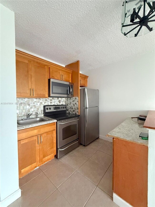 Building Photo - 8260 SW 210th St Unit 315
