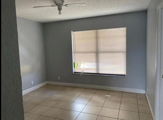 Photo - 1455 Lake Crystal Dr Unit H