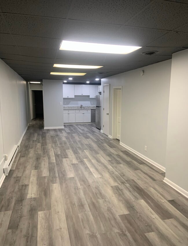 Building Photo - 302 E 25th St Unit 1