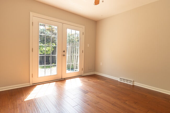 Photo - 6558 Gildar St