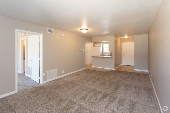 2BR, 1BA - 905 SF