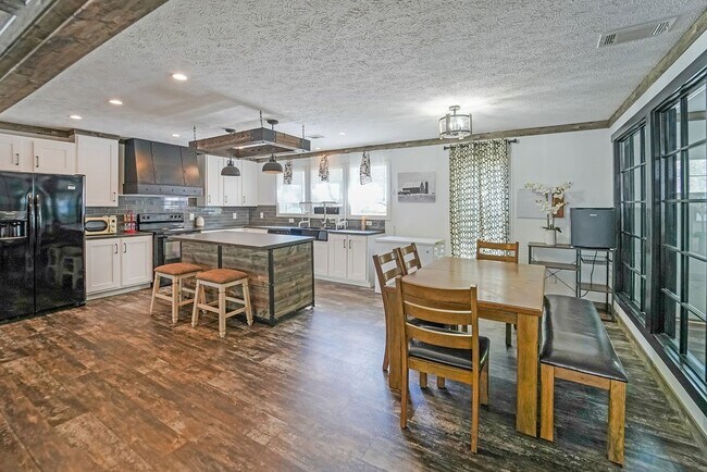 Photo - 29703 Midland St