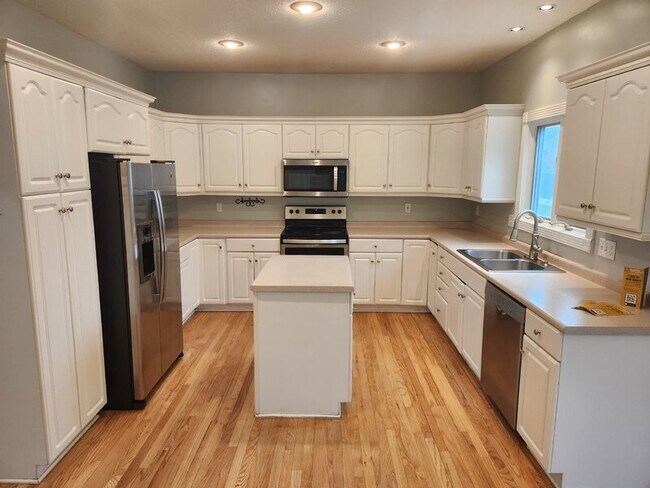 Photo - 13500 Sheridan Ave