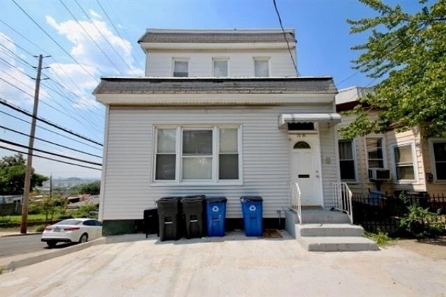 Building Photo - 1001 Columbia Ave Unit 4 Rental