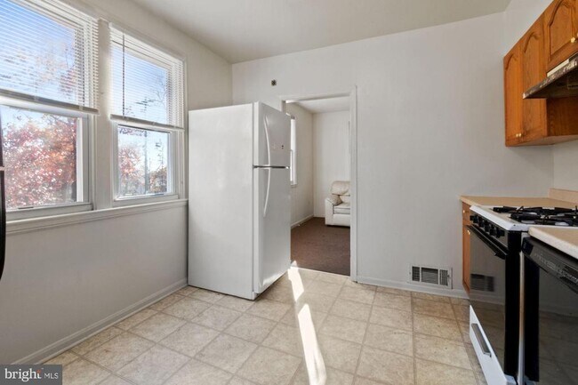 Photo - 4806 Hollywood Rd