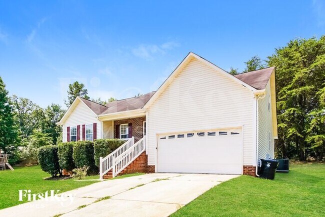 Photo - 231 Christianna Ct NW