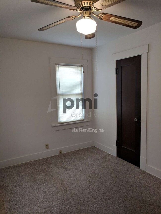 Photo - 2284 E Clay St