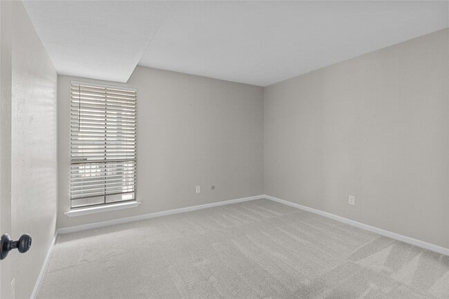 Building Photo - 5001 Lamonte Ln Unit 105
