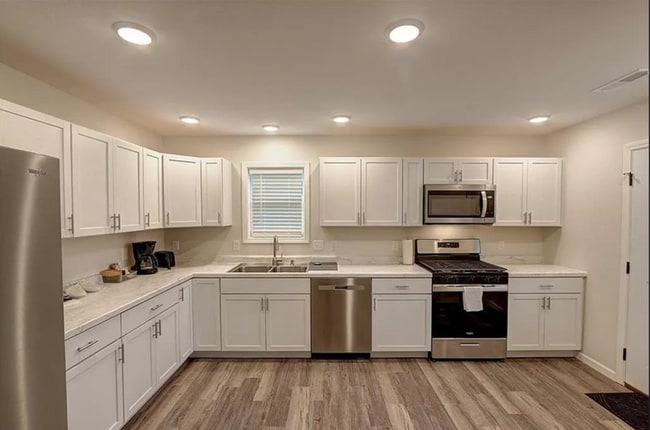 Building Photo - 10008 Aspen Ln Unit 2