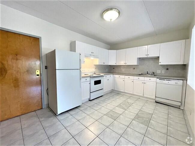 Building Photo - 580 Salem St Rental
