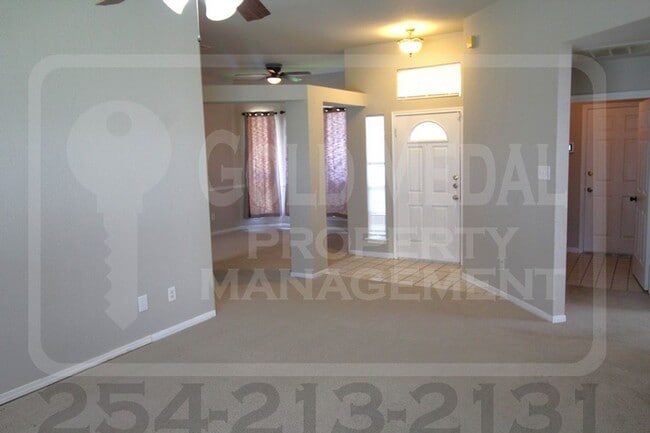 302 James Loop