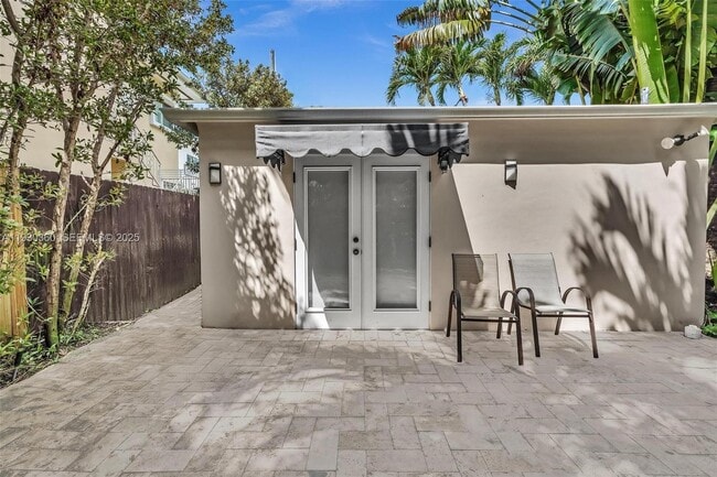 Photo - 836 W 40th St Unit 3