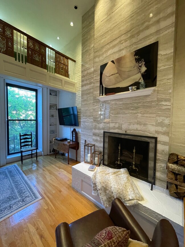 Building Photo - 124 Beacon St Unit 1