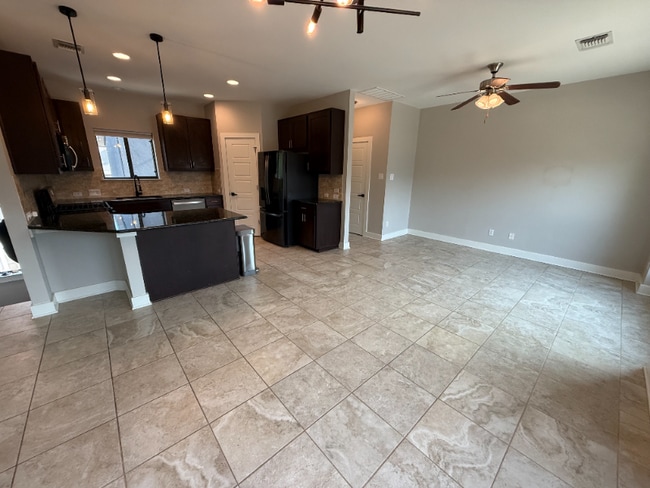 Photo - 1500 Lorraine Loop