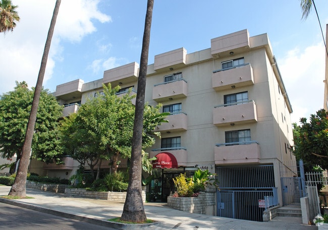 Building Photo - Poinsettia Place