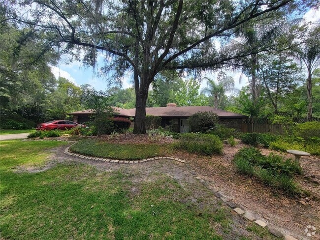 Building Photo - 2015 NW 38th Dr Rental