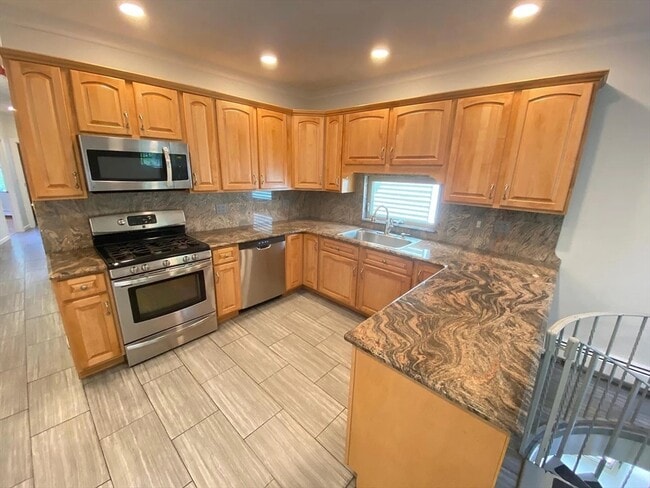 Building Photo - 184 Boston St Unit 1