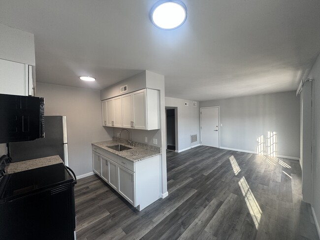 Kitchen / Living Room - 1111 Arrowhead Dr Casa Adosada