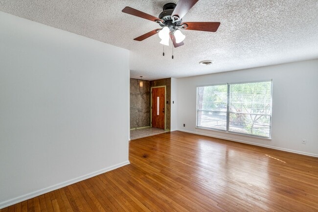 Photo - 2 Bed/2 Bath in Northeast Park Subdivision