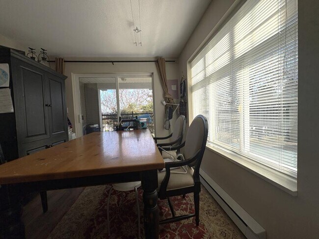 Photo - 2 bedroom in Coquitlam BC V3E 0C9