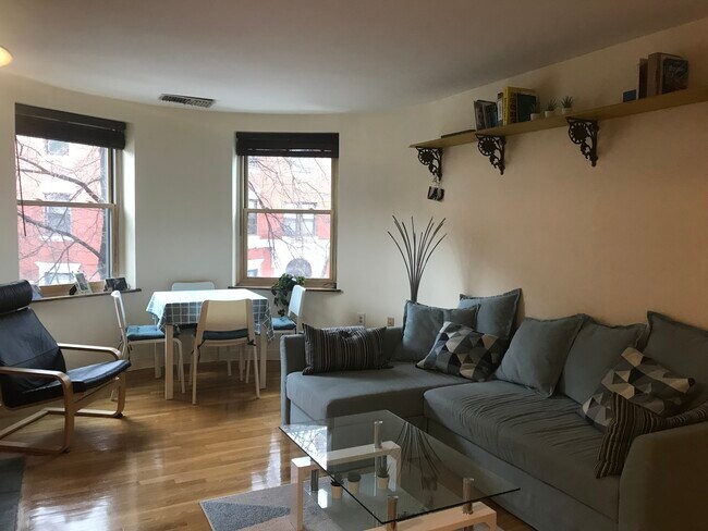 Photo - 90 Gainsborough St