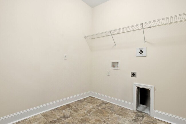 Photo - 105 Grimsby Rd