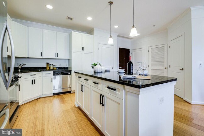 Photo - 444 W Broad St Unit 523