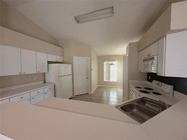 Photo - 142 Lindale St