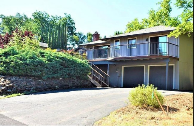 Building Photo - 12003 Lakeshore S