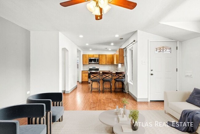 Photo - 2020 Oneida St