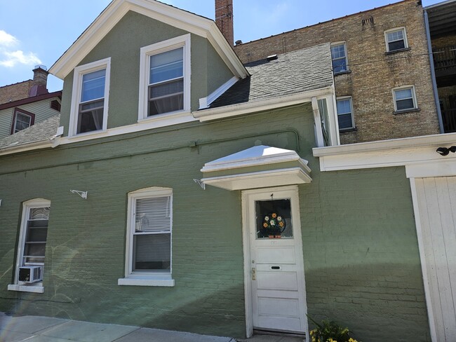 Photo - 7328 N Honore St Apartment Unit COACHHS-2