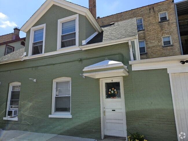 Building Photo - 7328 N Honore St Unit COACHHS-2 Rental
