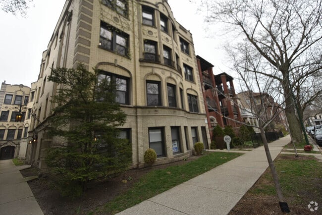Building Photo - 1434 W Farragut Ave Rental
