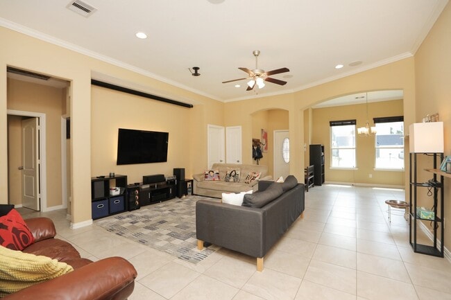 Photo - 6615 Goldspier St