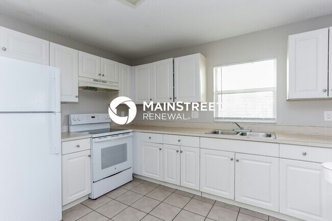 Photo - 3 Bedroom Pet-Friendly Home in St Petersburg, FL with Main Street Renewal