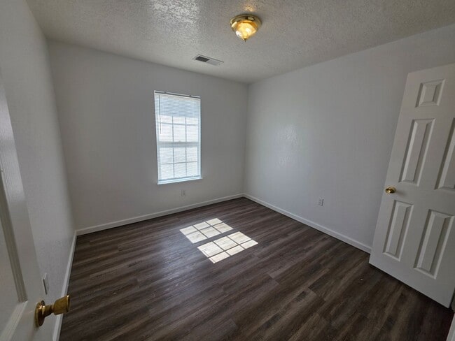 Photo - Your Awesome 3-Bed Home Awaits!