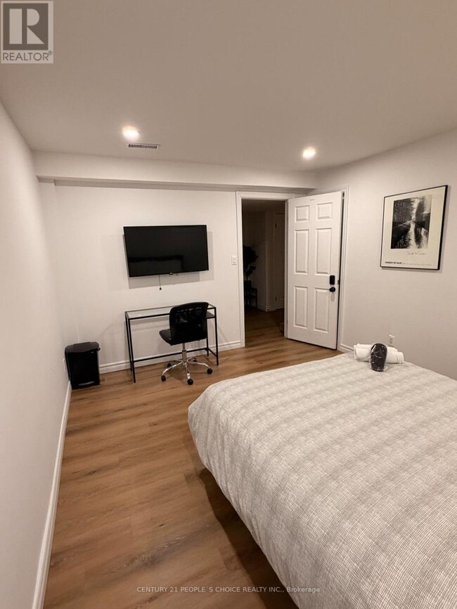 Photo - 43 Bordeaux Circuit