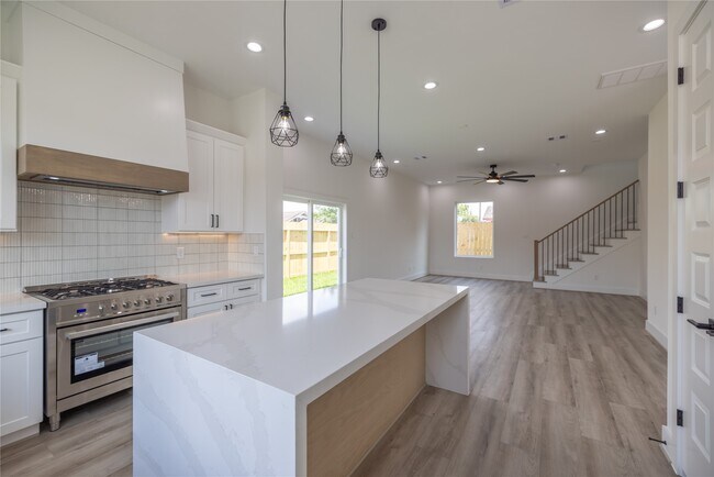 Photo - 1816 West St