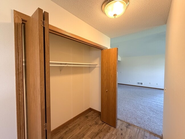 Photo - 1915 W 6th St